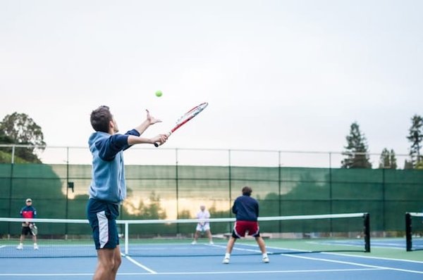 What's the Benefit of Using Hydrotherapy in Rehabilitation for Tennis Players?